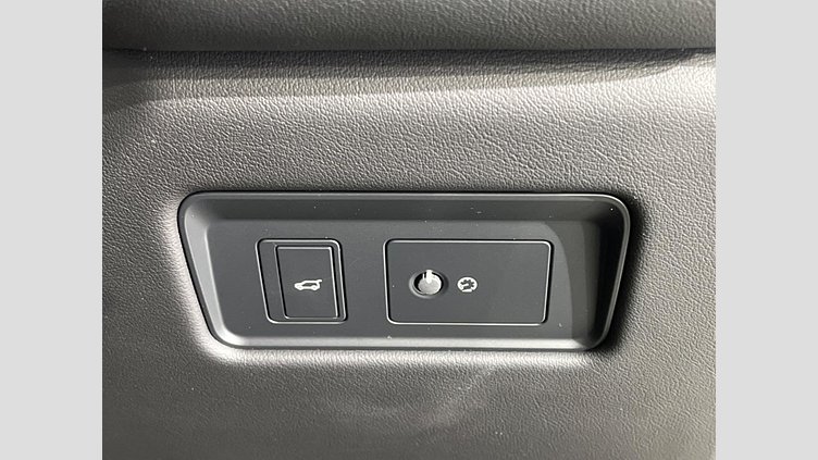 2023 認定中古車 Jaguar F-Pace オストゥーニパールホワイト D204 AWD（オートマチック）MHEV R-DYNAMIC SE