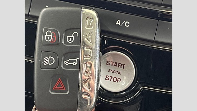 2017 認定中古車 Jaguar F-Pace Santorini Black 4WD R-sport