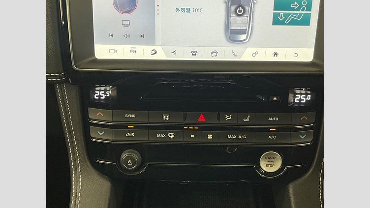 2017 認定中古車 Jaguar F-Pace Santorini Black 4WD R-sport