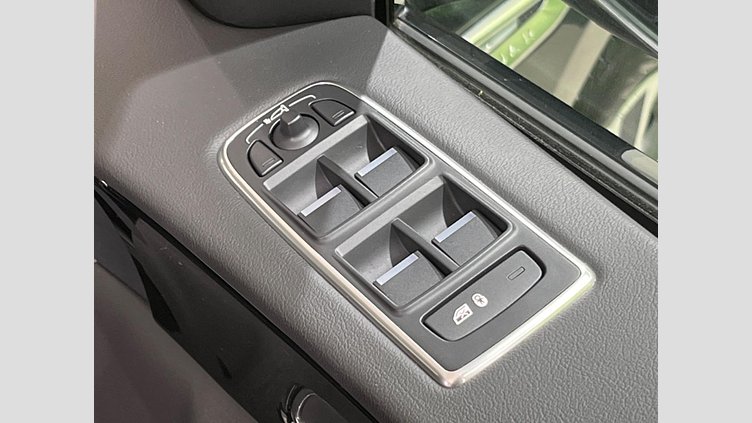 2017 認定中古車 Jaguar F-Pace Santorini Black 4WD R-sport