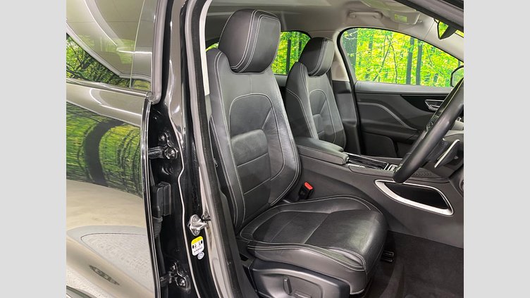 2017 認定中古車 Jaguar F-Pace Santorini Black 4WD R-sport