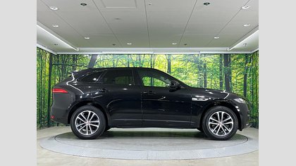F-Pace 34