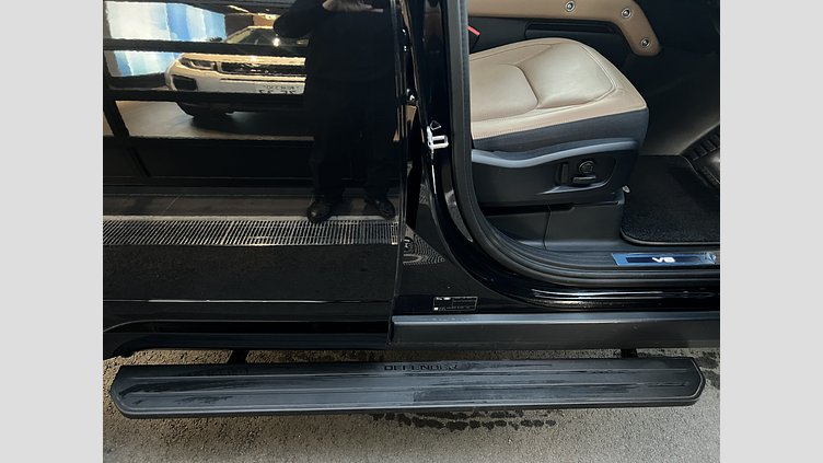 2024 認定中古車 Land Rover Defender 110 サントリーニブラック P525 ガソリン V8