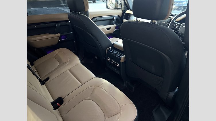 2024 認定中古車 Land Rover Defender 110 サントリーニブラック P525 ガソリン V8