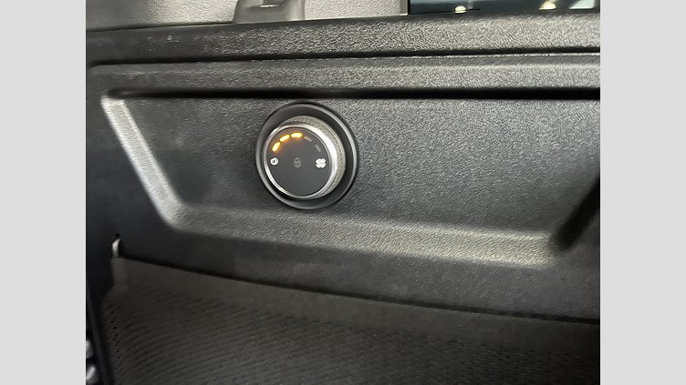 2024 認定中古車 Land Rover Defender 110 サントリーニブラック P525 ガソリン V8