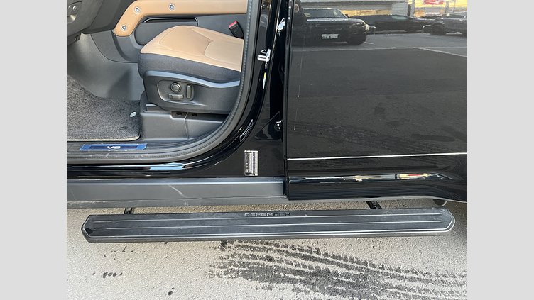 2024 認定中古車 Land Rover Defender 110 サントリーニブラック P525 ガソリン V8