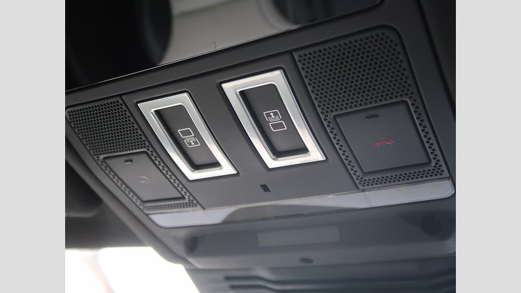 2021 認定中古車 Land Rover Discovery Lantau Bronze 3.0 litre i6D​ ダイナミックHSE