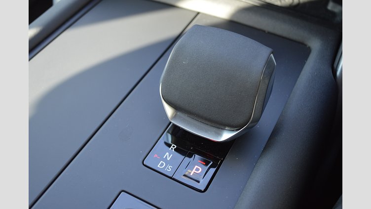 2024 認定中古車 Land Rover Discovery フジホワイト D350マイルドハイブリッド（ディーゼル） Dynamic HSE