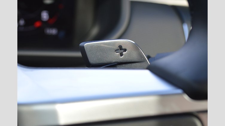 2024 認定中古車 Land Rover Discovery フジホワイト D350マイルドハイブリッド（ディーゼル） Dynamic HSE