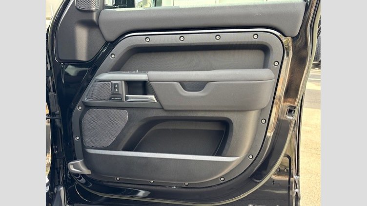 2023 認定中古車 Land Rover Defender 110 サントリーニブラック D300 AWD（AT） X-DYNAMIC SE