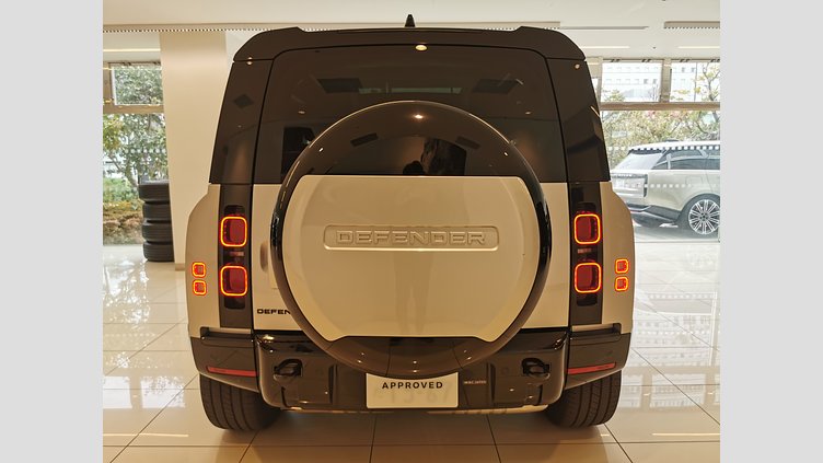 2024 認定中古車 Land Rover Defender 90 ハクバシルバー D300 AWD（AT） X-DYNAMIC HSE