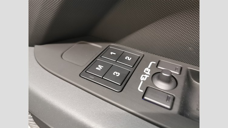 2024 認定中古車 Land Rover Defender 90 ハクバシルバー D300 AWD（AT） X-DYNAMIC HSE