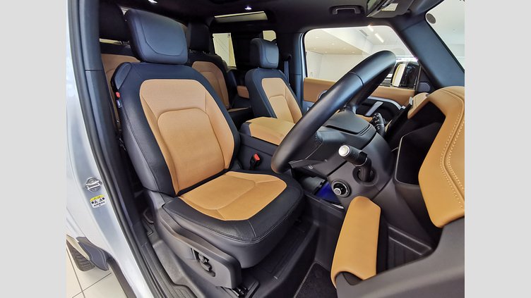 2024 認定中古車 Land Rover Defender 90 ハクバシルバー D300 AWD（AT） X-DYNAMIC HSE