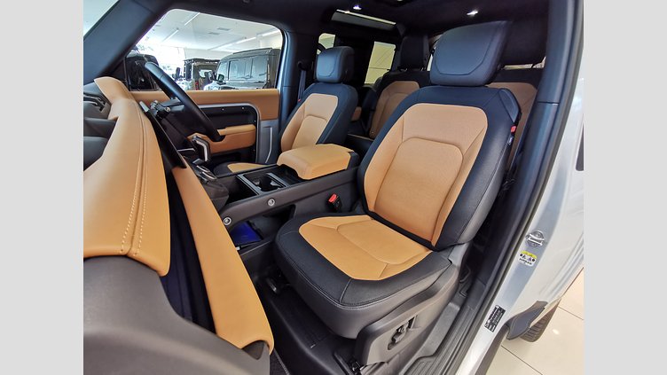 2024 認定中古車 Land Rover Defender 90 ハクバシルバー D300 AWD（AT） X-DYNAMIC HSE