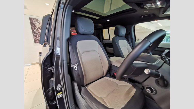 2023 認定中古車 Land Rover Defender 110 カルパチアングレイ D300 AWD（AT） X-DYNAMIC HSE