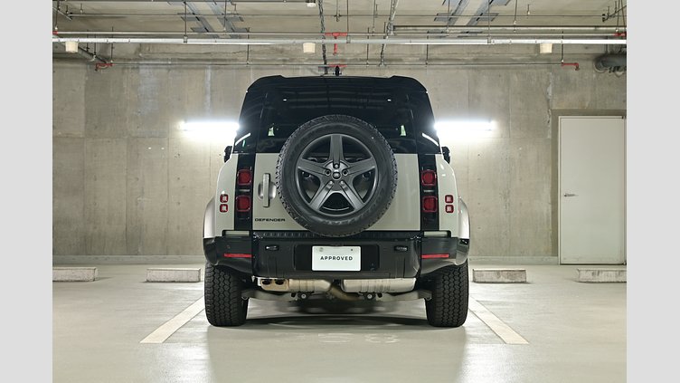 2024 認定中古車 Land Rover Defender 90 シリコンシルバー D350 ディーゼルマイルドハイブリッド X-Dynamic HSE