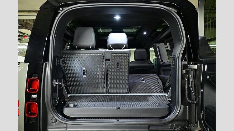 2024 認定中古車 Land Rover Defender 90 シリコンシルバー D350 ディーゼルマイルドハイブリッド X-Dynamic HSE