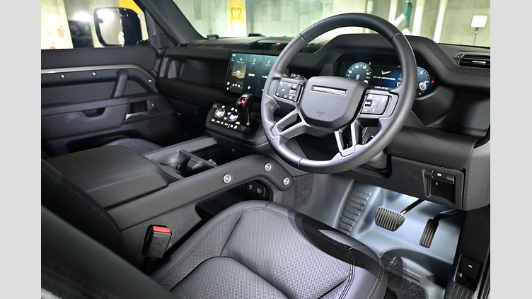 2024 認定中古車 Land Rover Defender 90 シリコンシルバー D350 ディーゼルマイルドハイブリッド X-Dynamic HSE