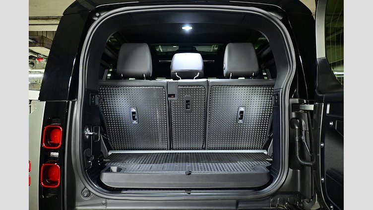 2024 認定中古車 Land Rover Defender 90 シリコンシルバー D350 ディーゼルマイルドハイブリッド X-Dynamic HSE