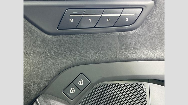 2024 認定中古車 Jaguar E-Pace サントリーニブラック D200マイルドハイブリッド（ディーゼル） R-DYNAMIC SE