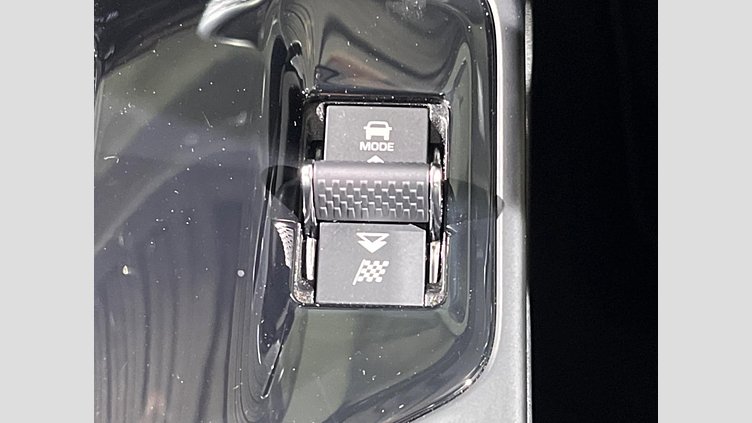 2024 認定中古車 Jaguar E-Pace サントリーニブラック D200マイルドハイブリッド（ディーゼル） R-DYNAMIC SE