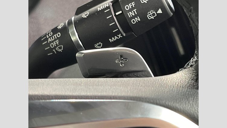 2024 認定中古車 Jaguar E-Pace サントリーニブラック D200マイルドハイブリッド（ディーゼル） R-DYNAMIC SE