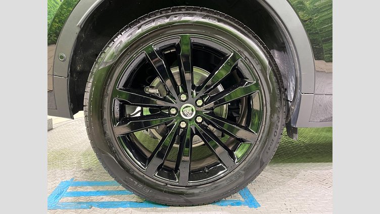 2024 認定中古車 Jaguar E-Pace サントリーニブラック D200マイルドハイブリッド（ディーゼル） R-DYNAMIC SE