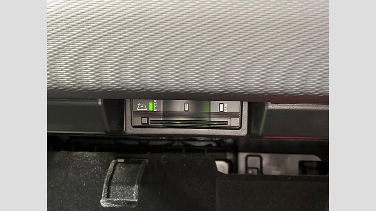 2024 認定中古車 Land Rover Discovery フジホワイト D350マイルドハイブリッド（ディーゼル） Dynamic SE