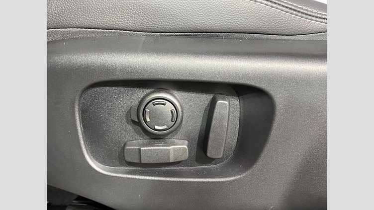 2024 認定中古車 Land Rover Discovery フジホワイト D350マイルドハイブリッド（ディーゼル） Dynamic SE