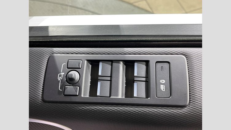 2024 認定中古車 Land Rover Discovery フジホワイト D350マイルドハイブリッド（ディーゼル） Dynamic SE