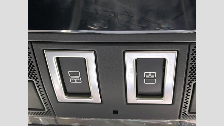 2024 認定中古車 Land Rover Discovery フジホワイト D350マイルドハイブリッド（ディーゼル） Dynamic SE