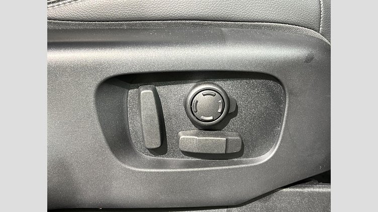 2024 認定中古車 Land Rover Discovery フジホワイト D350マイルドハイブリッド（ディーゼル） Dynamic SE