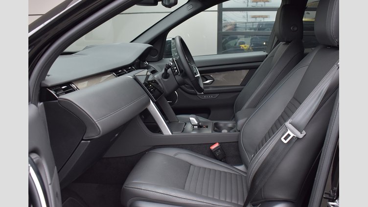 2024 認定中古車 Land Rover Discovery Sport ヴァレジネブルー プラグインハイブリッド（ガソリン） 標準ホイール Dynamic HSE