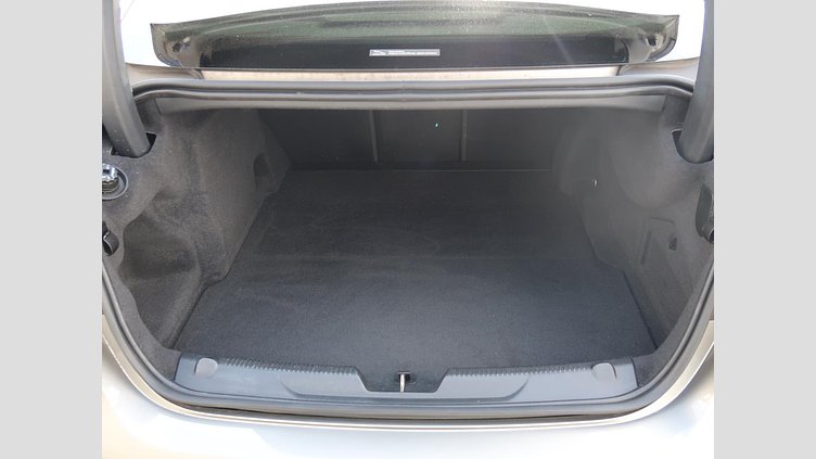 2021 認定中古車 Jaguar XE シリコンシルバー D200 AWD（オートマチック）MHEV 4 door Saloon R-DYNAMIC S