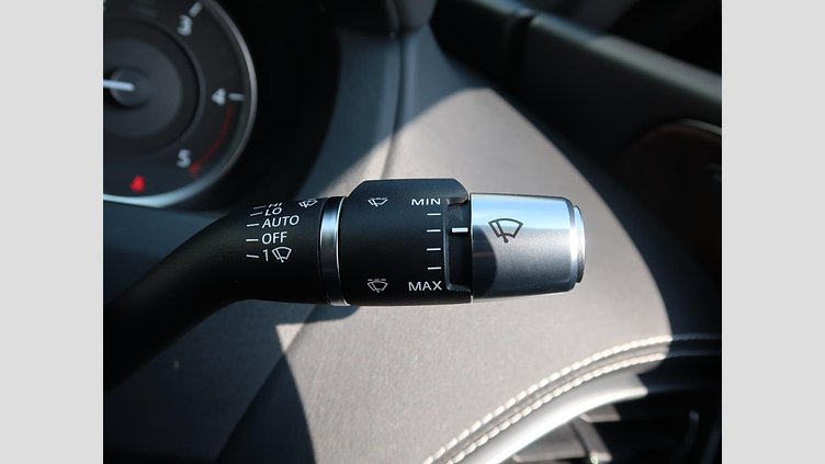 2021 認定中古車 Jaguar XE シリコンシルバー D200 AWD（オートマチック）MHEV 4 door Saloon R-DYNAMIC S