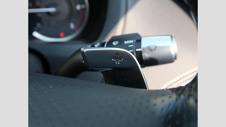 2021 認定中古車 Jaguar XE シリコンシルバー D200 AWD（オートマチック）MHEV 4 door Saloon R-DYNAMIC S