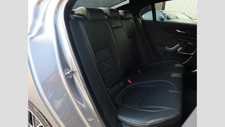 2021 認定中古車 Jaguar XE シリコンシルバー D200 AWD（オートマチック）MHEV 4 door Saloon R-DYNAMIC S