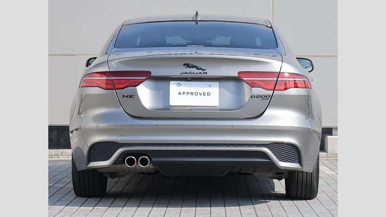 2021 認定中古車 Jaguar XE シリコンシルバー D200 AWD（オートマチック）MHEV 4 door Saloon R-DYNAMIC S