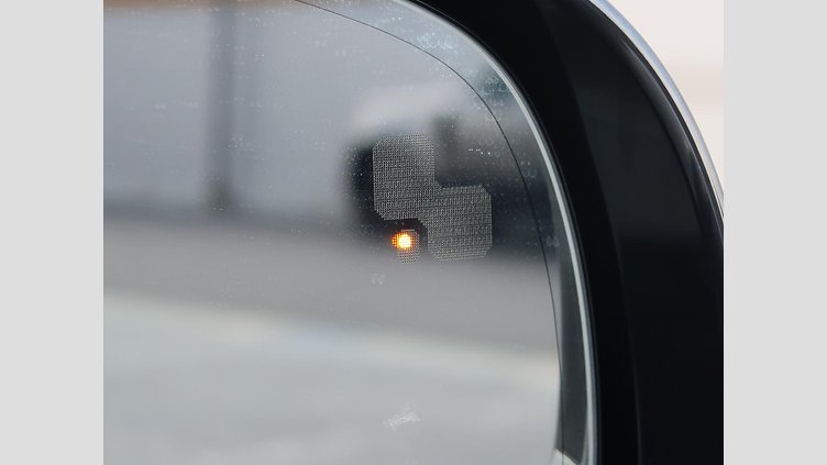 2021 認定中古車 Jaguar XE シリコンシルバー D200 AWD（オートマチック）MHEV 4 door Saloon R-DYNAMIC S