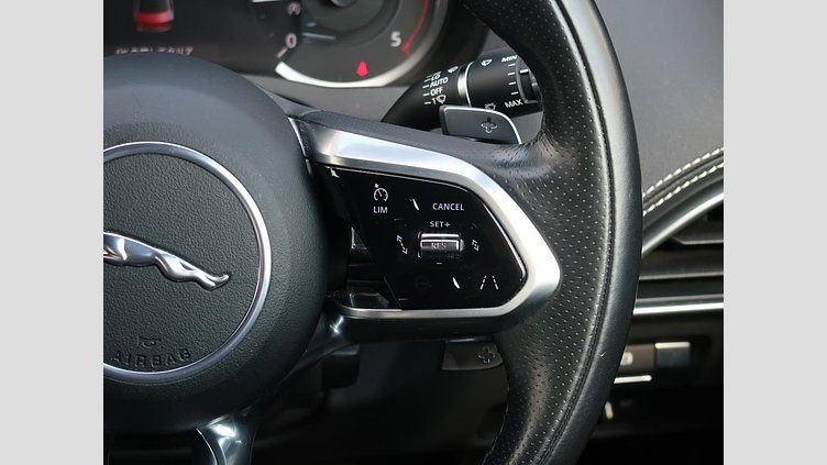 2021 認定中古車 Jaguar XE シリコンシルバー D200 AWD（オートマチック）MHEV 4 door Saloon R-DYNAMIC S