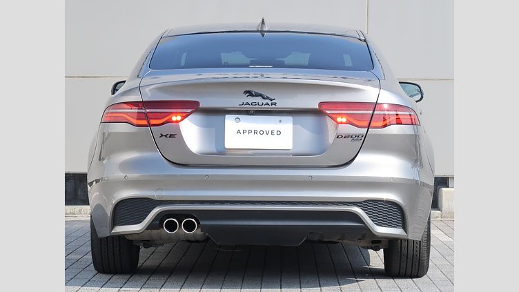 2021 認定中古車 Jaguar XE シリコンシルバー D200 AWD（オートマチック）MHEV 4 door Saloon R-DYNAMIC S