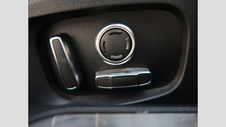 2021 認定中古車 Jaguar XE シリコンシルバー D200 AWD（オートマチック）MHEV 4 door Saloon R-DYNAMIC S