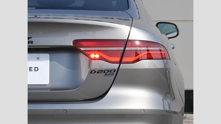 2021 認定中古車 Jaguar XE シリコンシルバー D200 AWD（オートマチック）MHEV 4 door Saloon R-DYNAMIC S