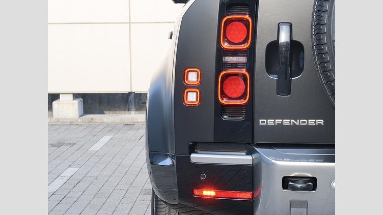 2023 認定中古車 Land Rover Defender 110 サントリーニブラック D300 AWD（AT） S