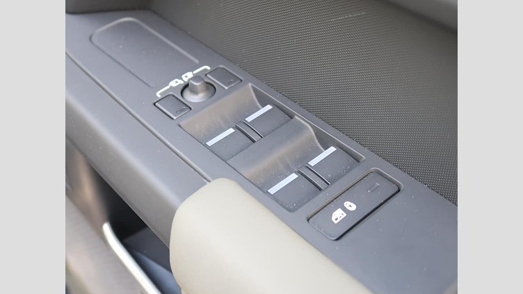 2023 認定中古車 Land Rover Defender 110 サントリーニブラック D300 AWD（AT） S