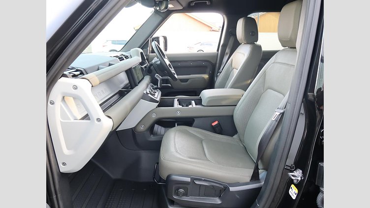 2023 認定中古車 Land Rover Defender 110 サントリーニブラック D300 AWD（AT） S
