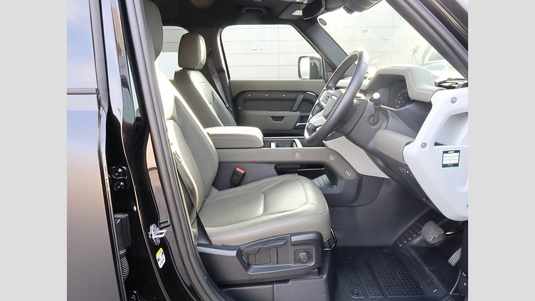 2023 認定中古車 Land Rover Defender 110 サントリーニブラック D300 AWD（AT） S