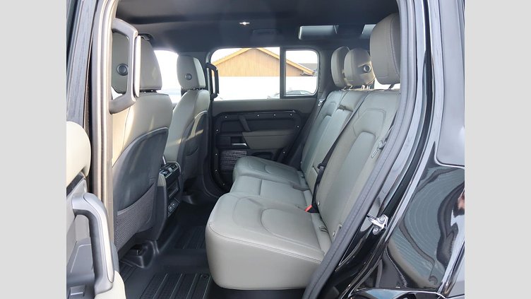 2023 認定中古車 Land Rover Defender 110 サントリーニブラック D300 AWD（AT） S