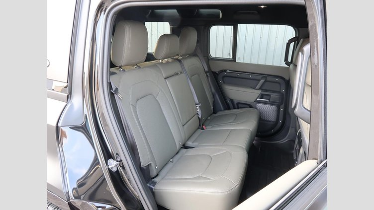 2023 認定中古車 Land Rover Defender 110 サントリーニブラック D300 AWD（AT） S