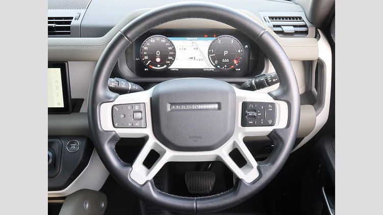 2023 認定中古車 Land Rover Defender 110 サントリーニブラック D300 AWD（AT） S